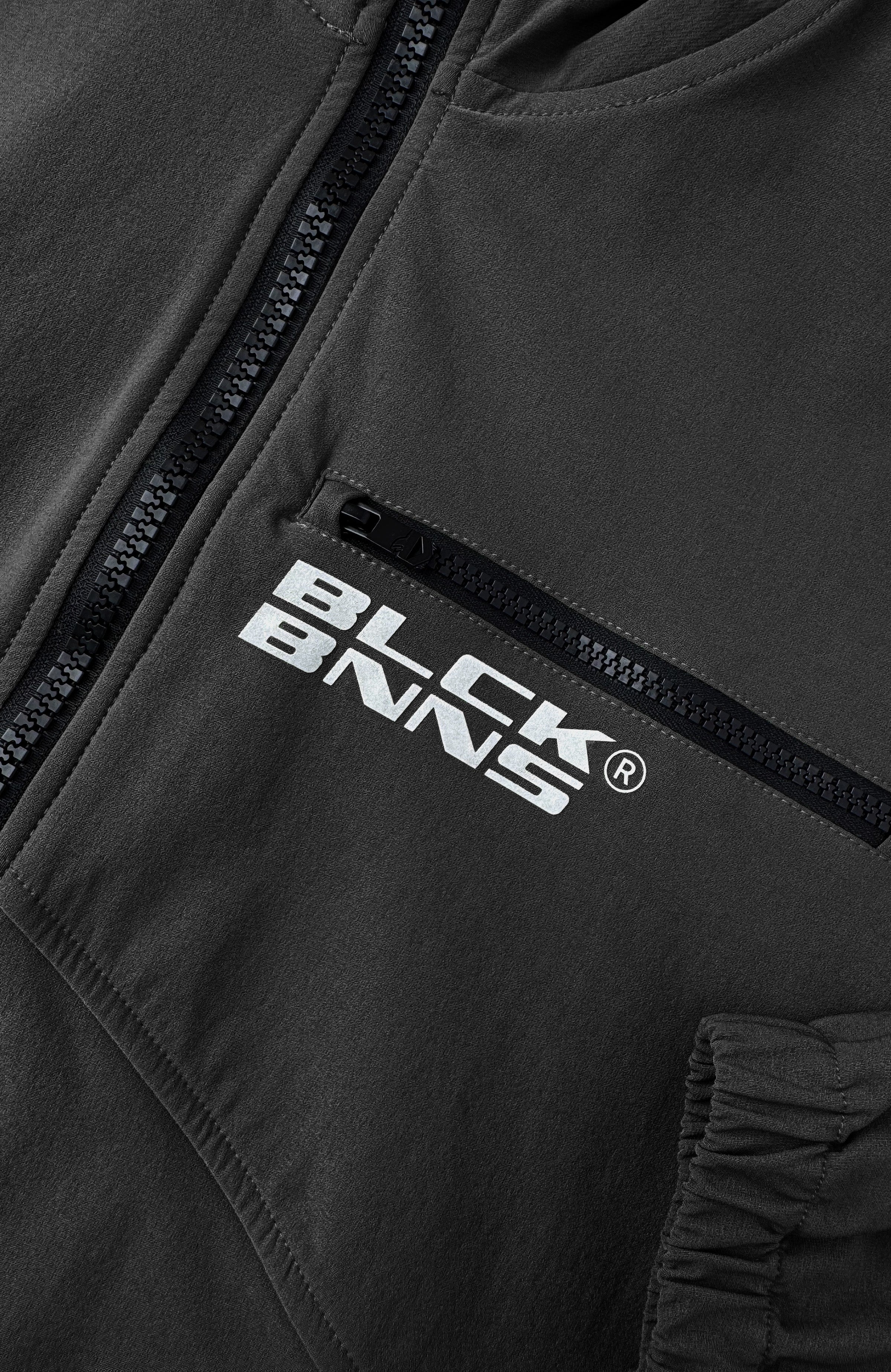 INITIAL TECH JACKET | Zwart