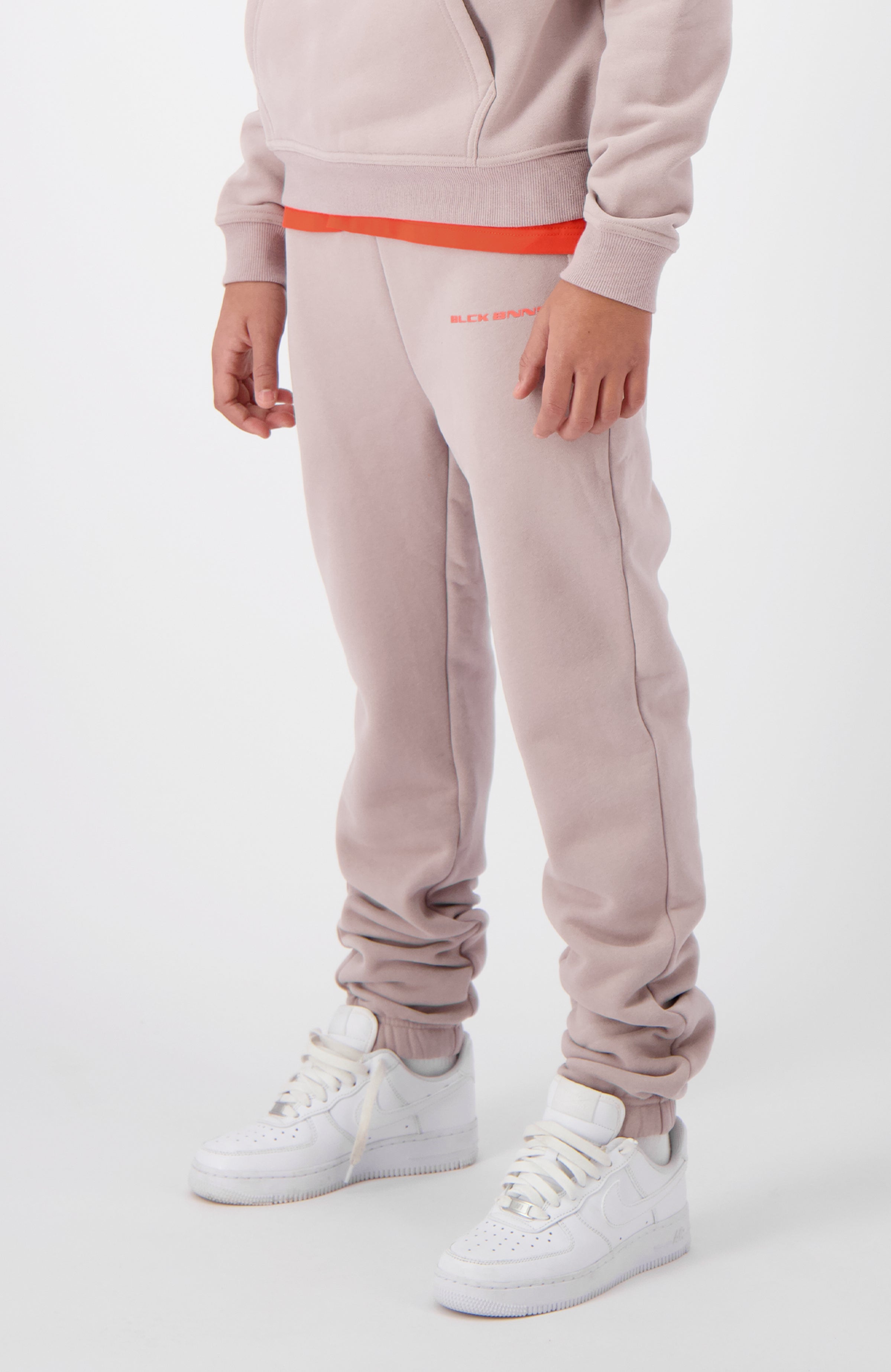 //blackbananas.com/cdn/shop/files/3D_CONVOY_SWEATPANTS_2.224.4.16-03-14-02_{width}x.jpg?v=1723639391