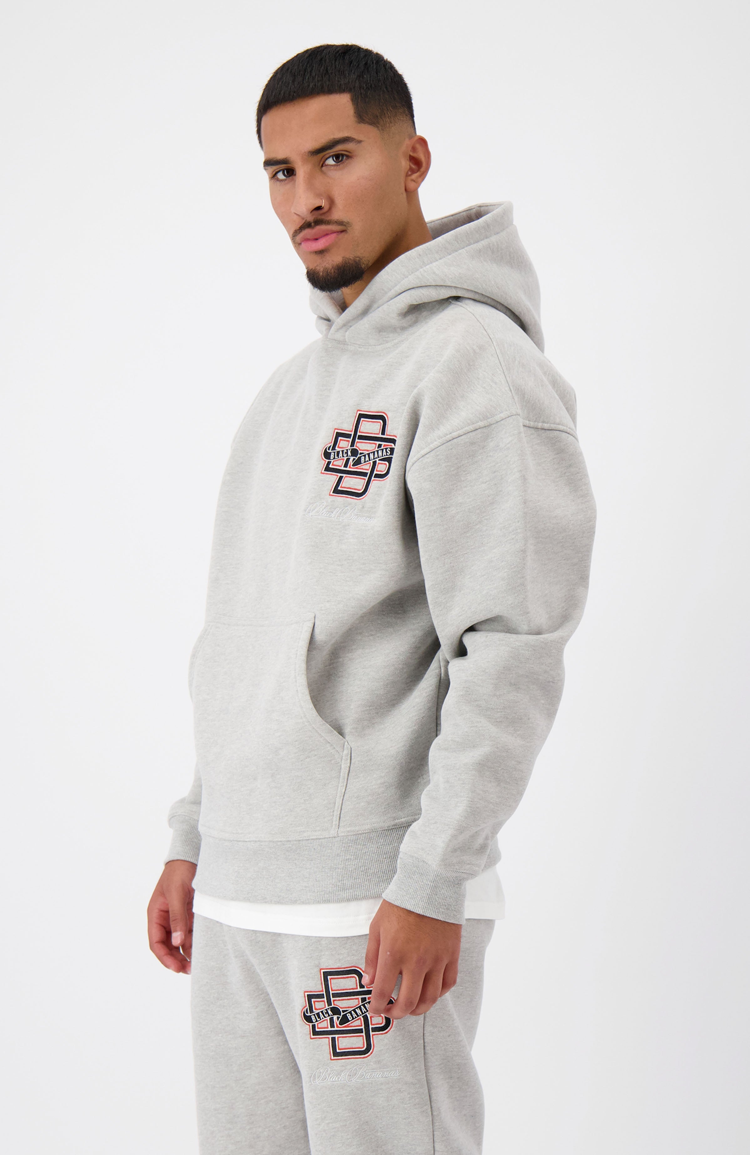 //blackbananas.com/cdn/shop/files/CITY_HOODY_1.224.2.10-089-top-Heren-010_{width}x.jpg?v=1727264262