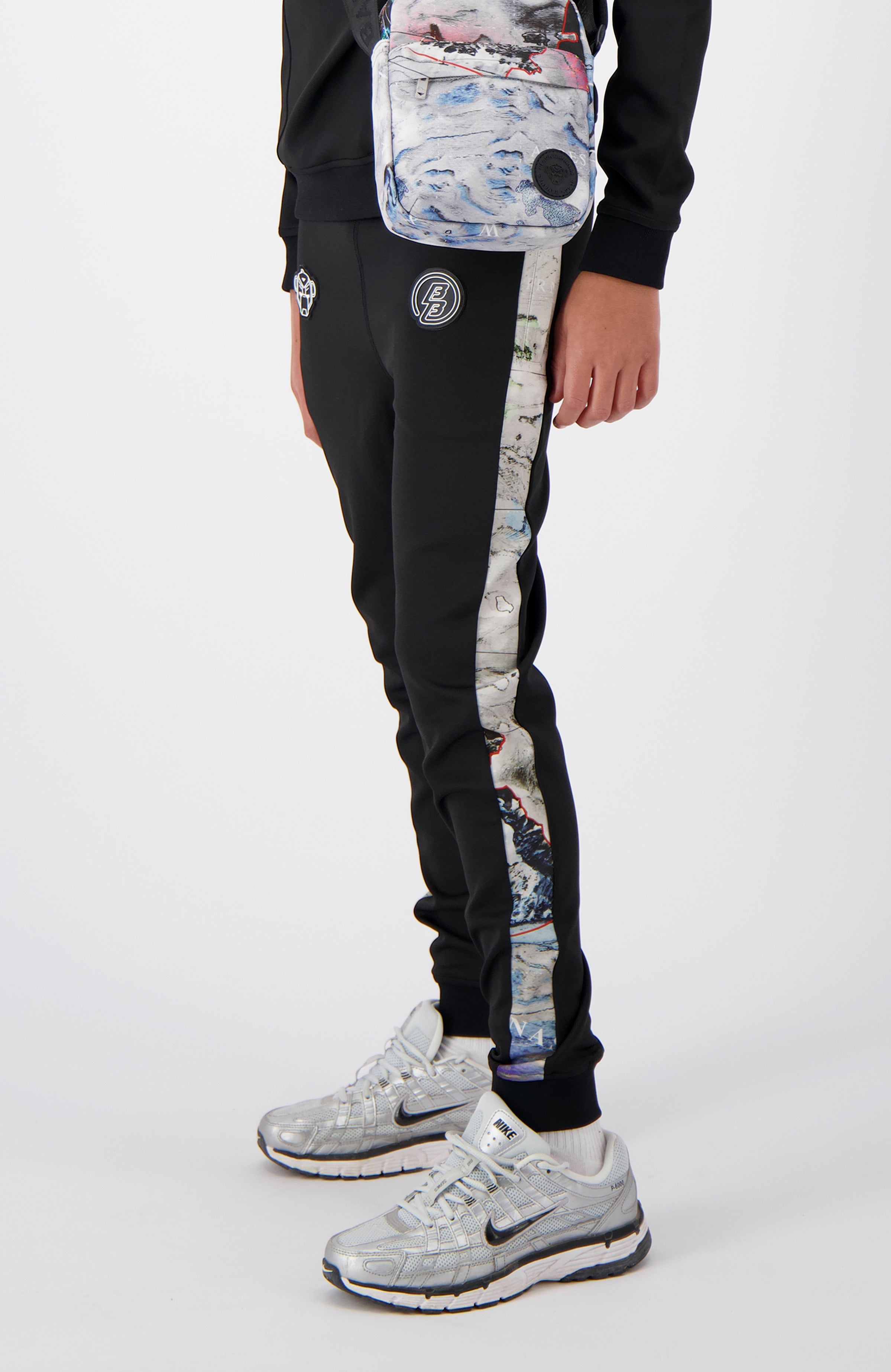 JR. SATELITE TRACKPANTS | Zwart