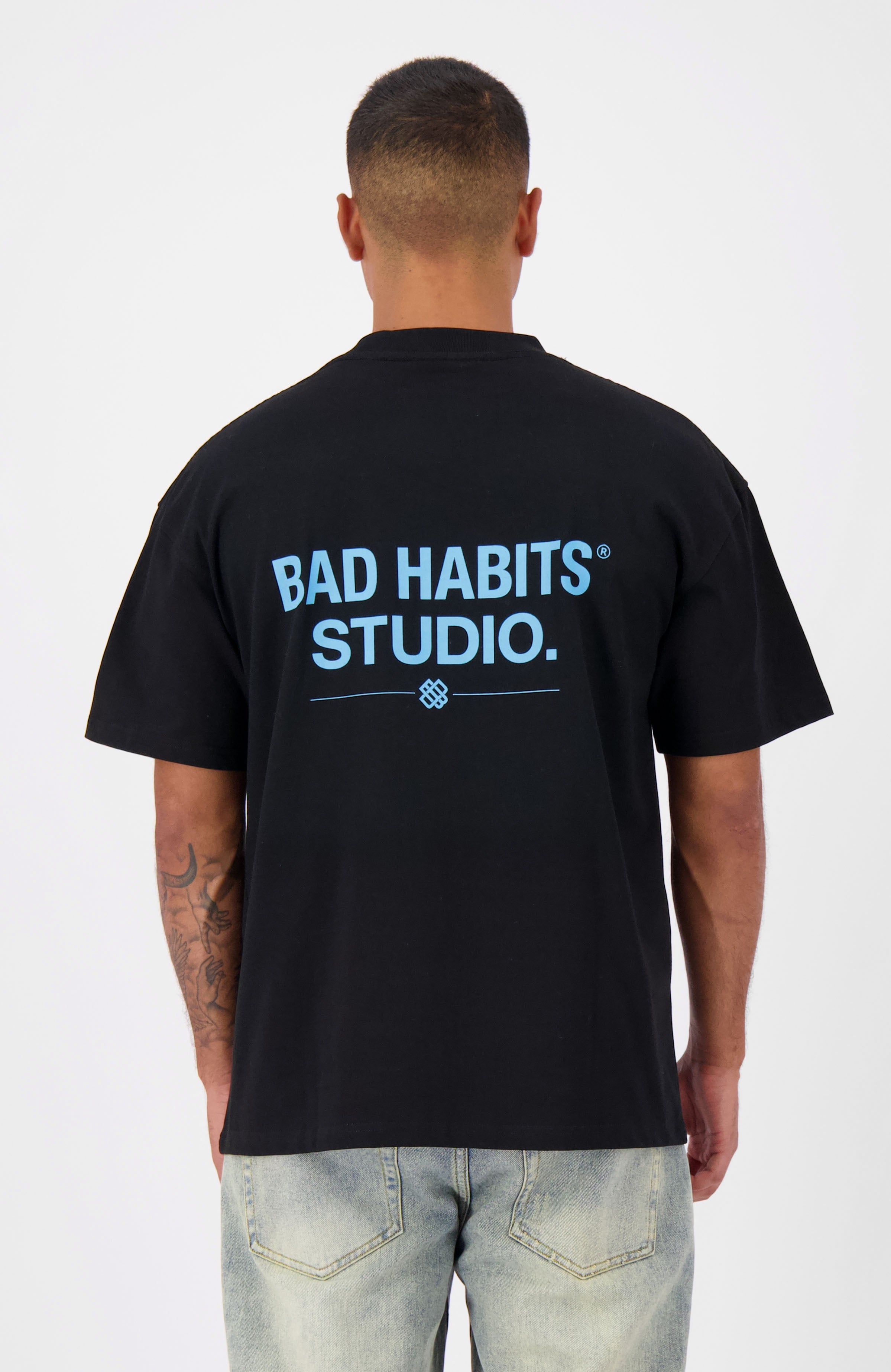 BAD HABITS STUDIO. T-SHIRT | Zwart