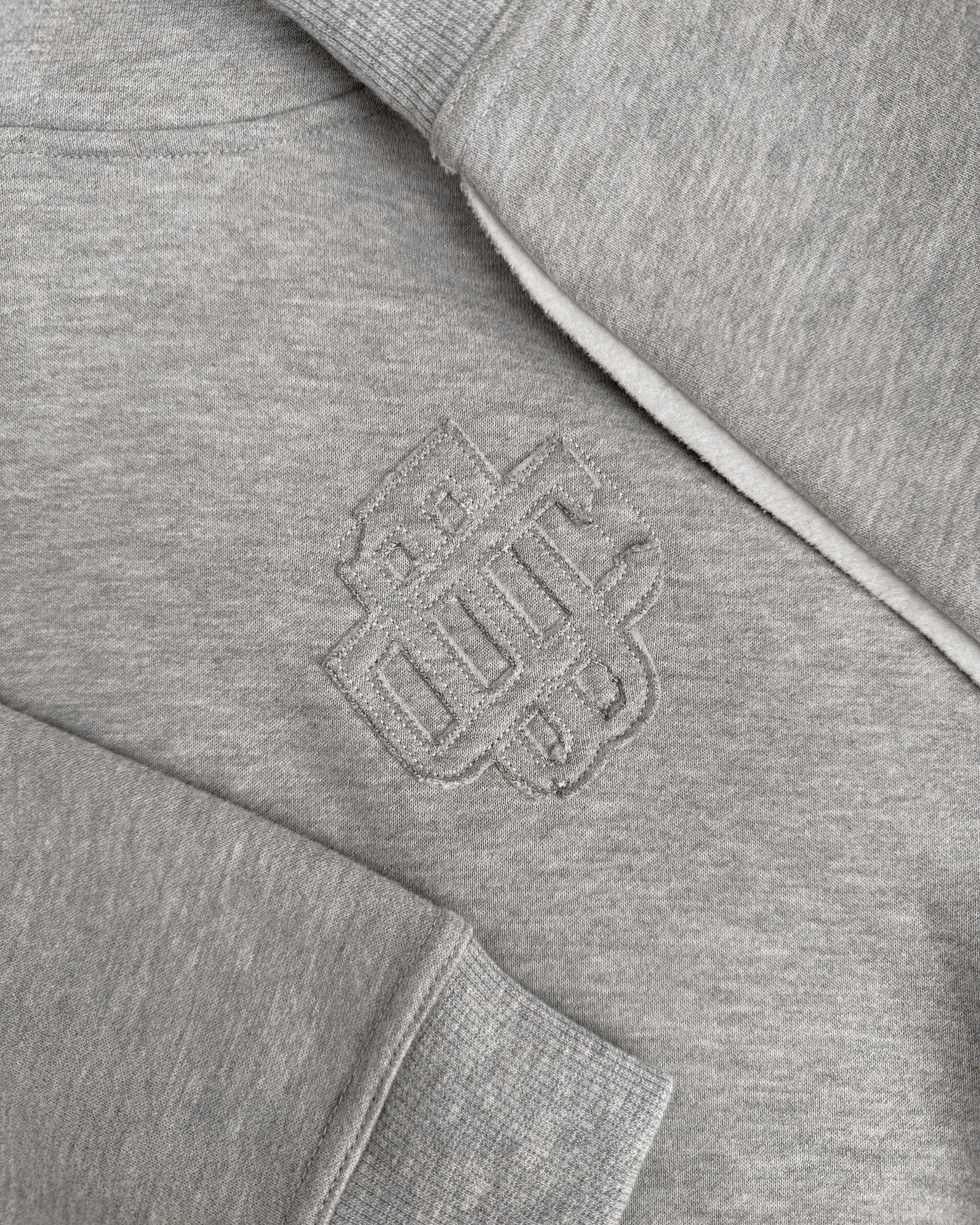 KIDS RIPPED MONOGRAM SWEATSUIT | Grijs gemêleerd