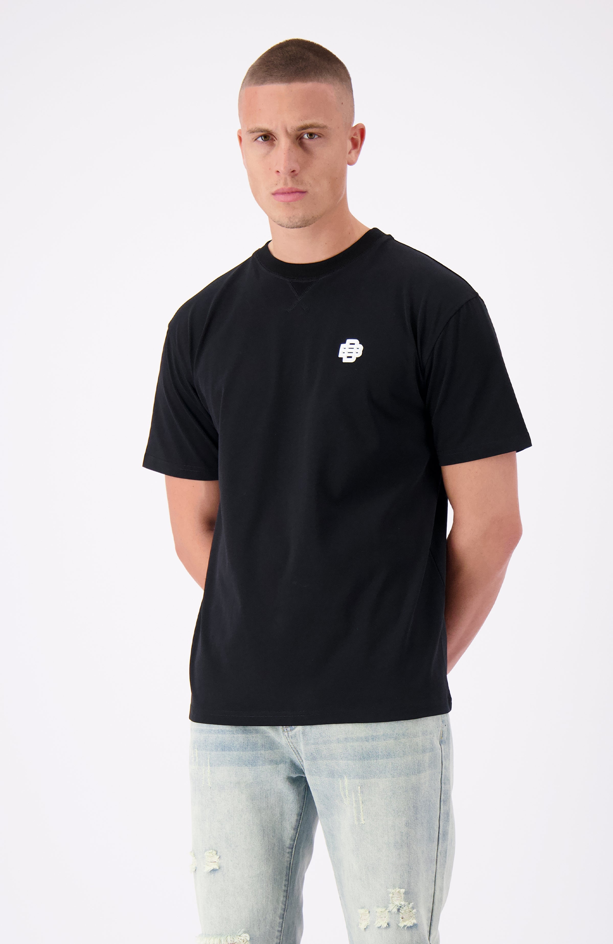 //blackbananas.com/cdn/shop/files/mono-relax-t-shirt-1.124.3.80-000000-top-01_{width}x.jpg?v=1726227462